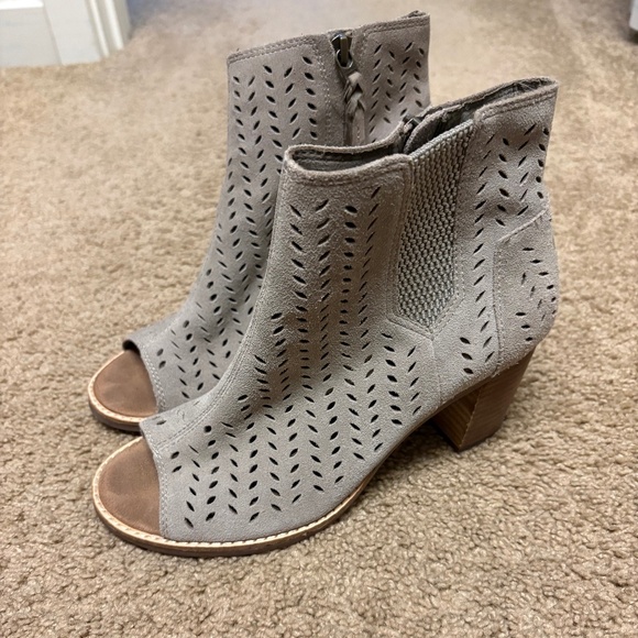 Toms Shoes - TOMS Majorca Peep Toe Perf Wedges